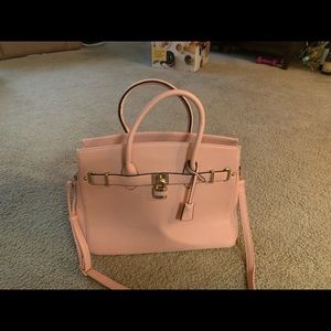 Medium size pink shoulder bag